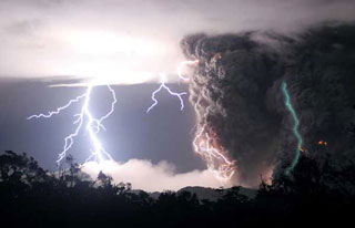 lightning-volcano21